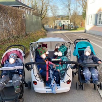 Auf dem Weg zum Wochenmarkt